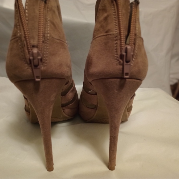 Nine West Beige Suede Mesh Material Peep Toe Ankle Bootie Size 10 - Picture 3 of 6